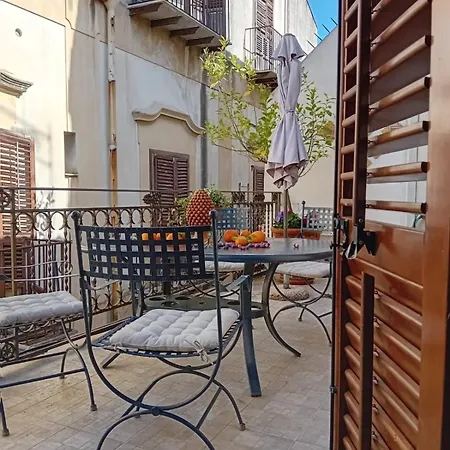 Penthouse Luxury Quattro Canti Lägenhet *